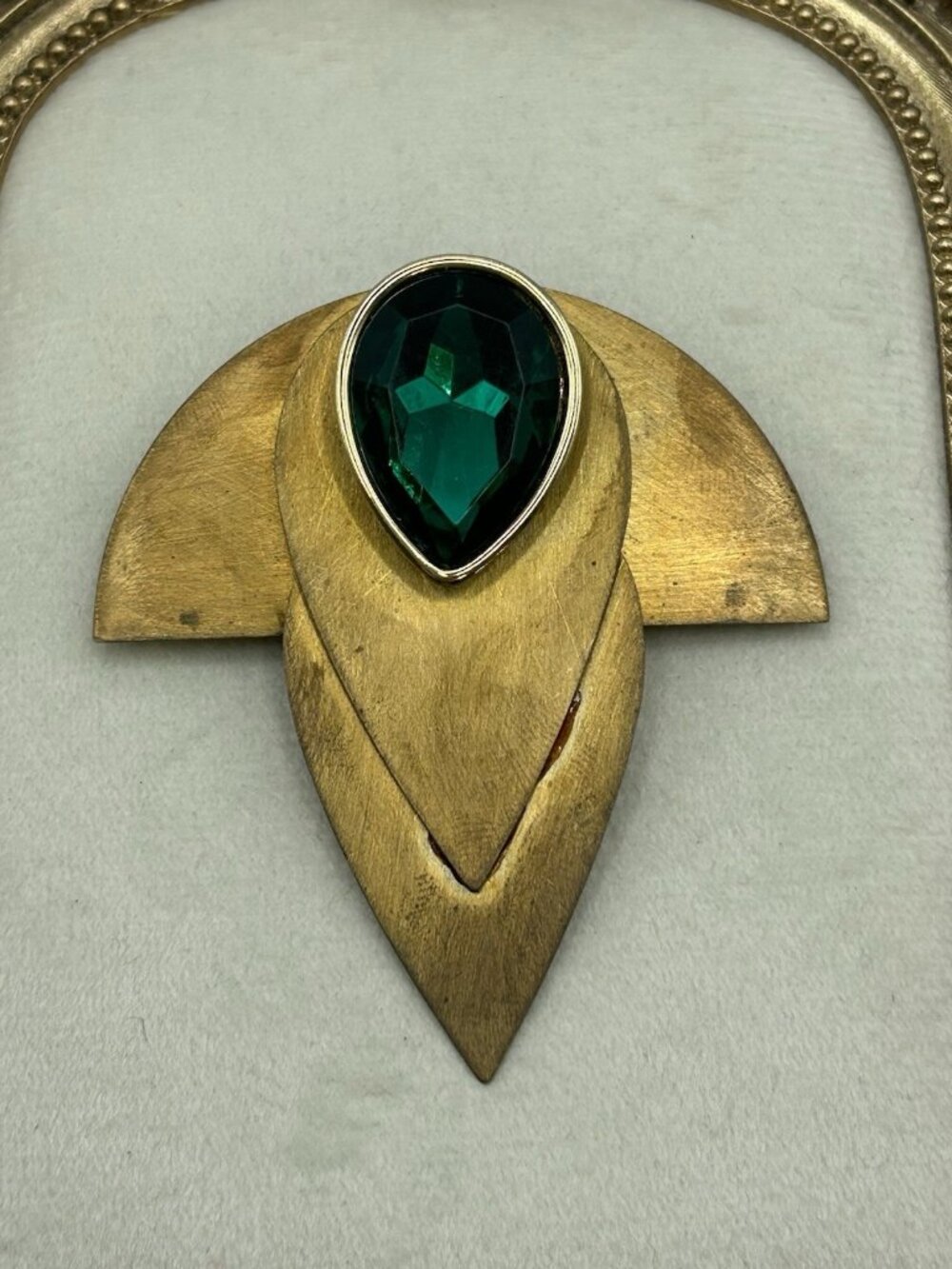 Vintage Art Deco Style Gold Tone Brooch Green Rhinestone Geometric Pin Traitors - Picture 1 of 9